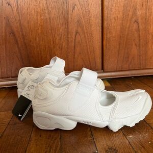 Brand new Nike rifts white
